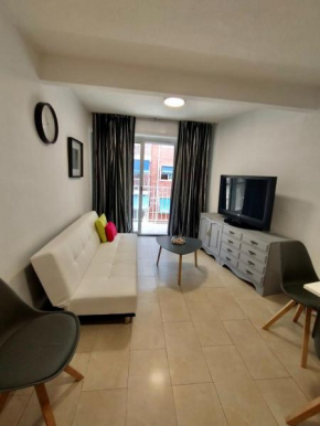 Cosy flat with pool access